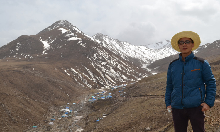 我在某蟲草采集營地附近 我在某蟲草采集營地附近